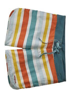 Patagonia Women’s Wavefarer Boardshorts 5” – Striped – Size 10